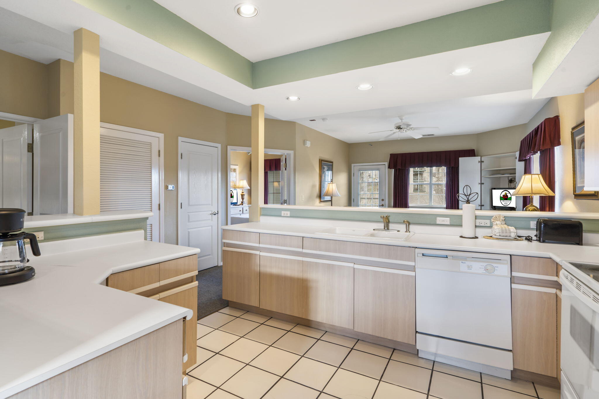 2800 Green Mountain Drive Property Photo 8
