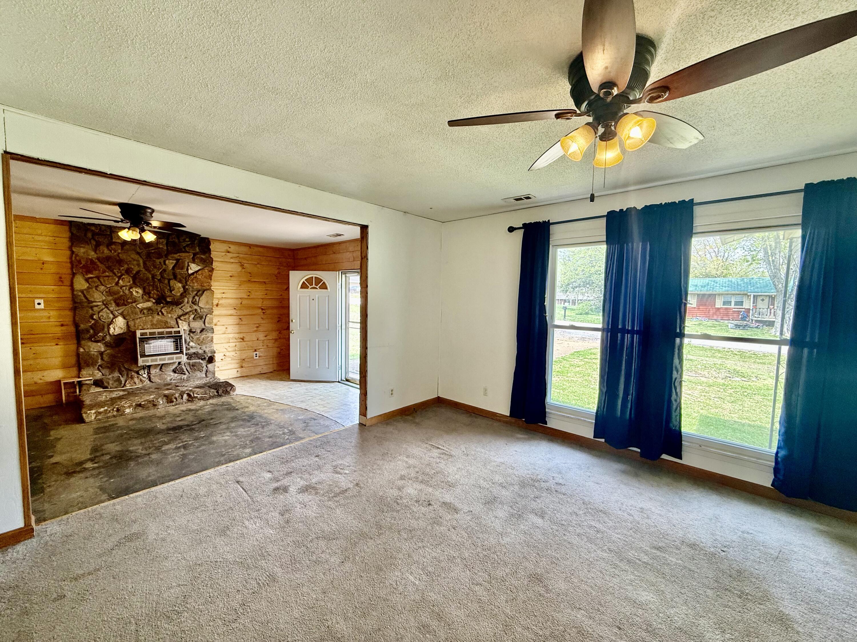 1224 Dewey Street Property Photo 2