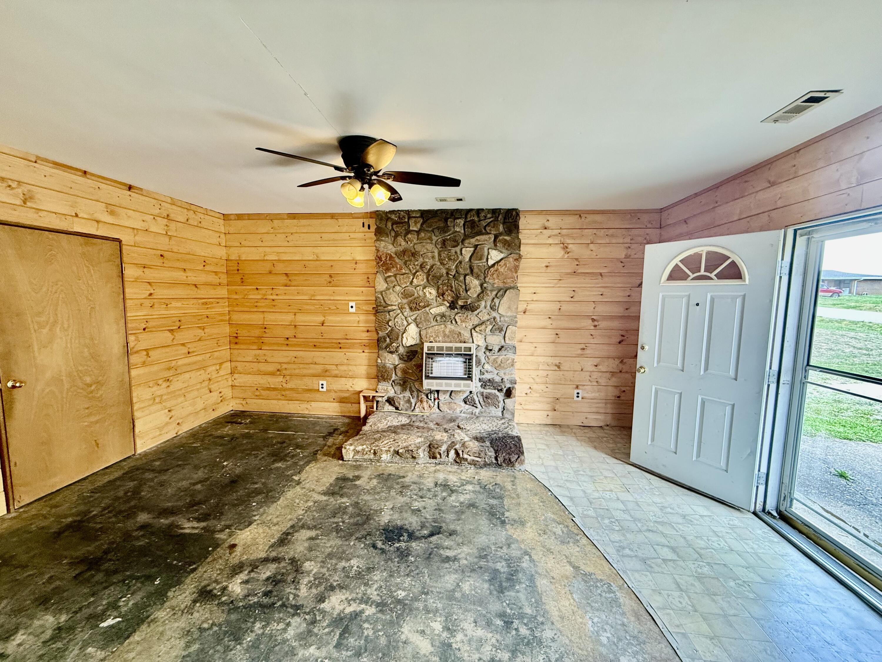 1224 Dewey Street Property Photo 4