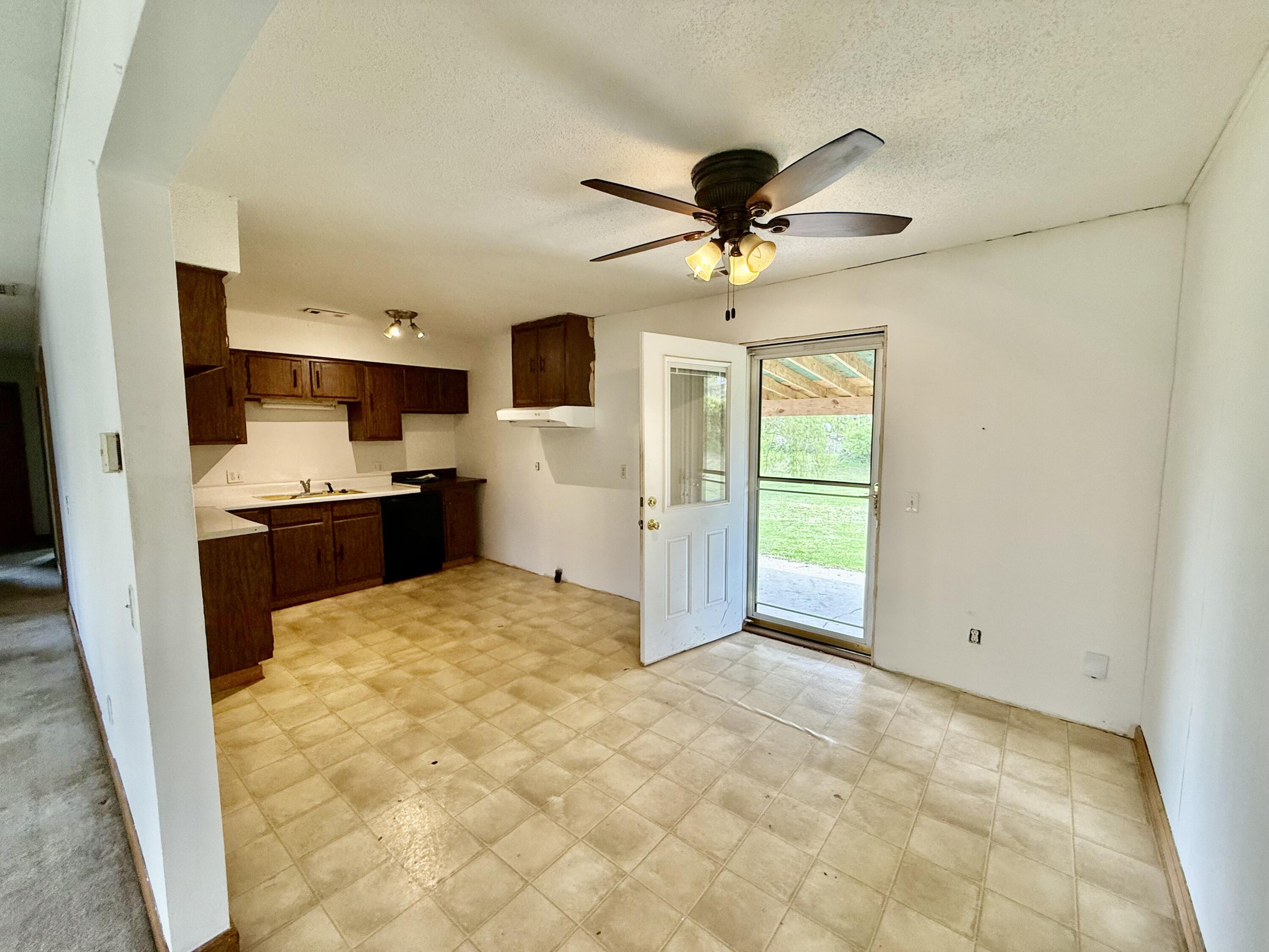1224 Dewey Street Property Photo 6