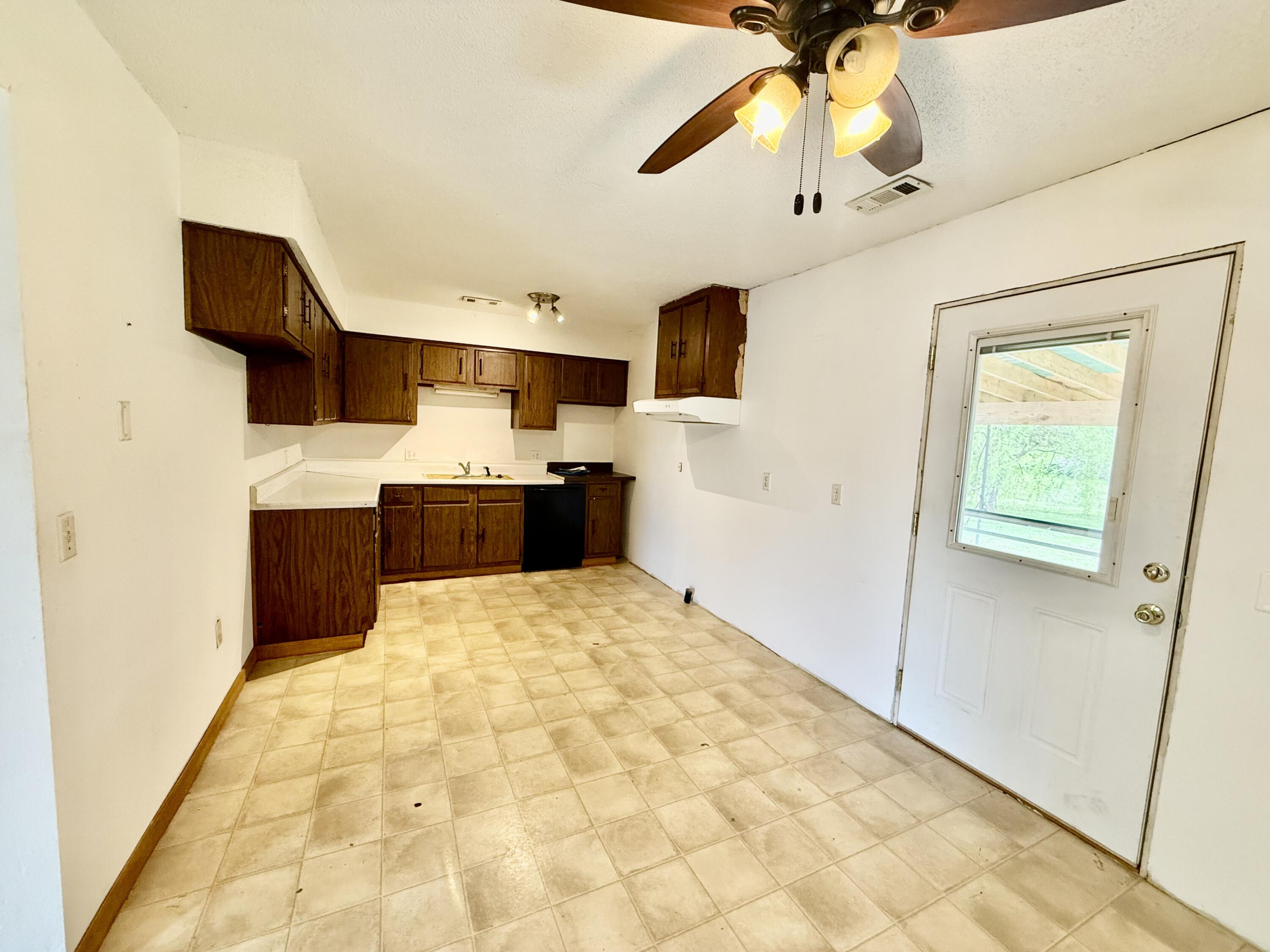 1224 Dewey Street Property Photo 7