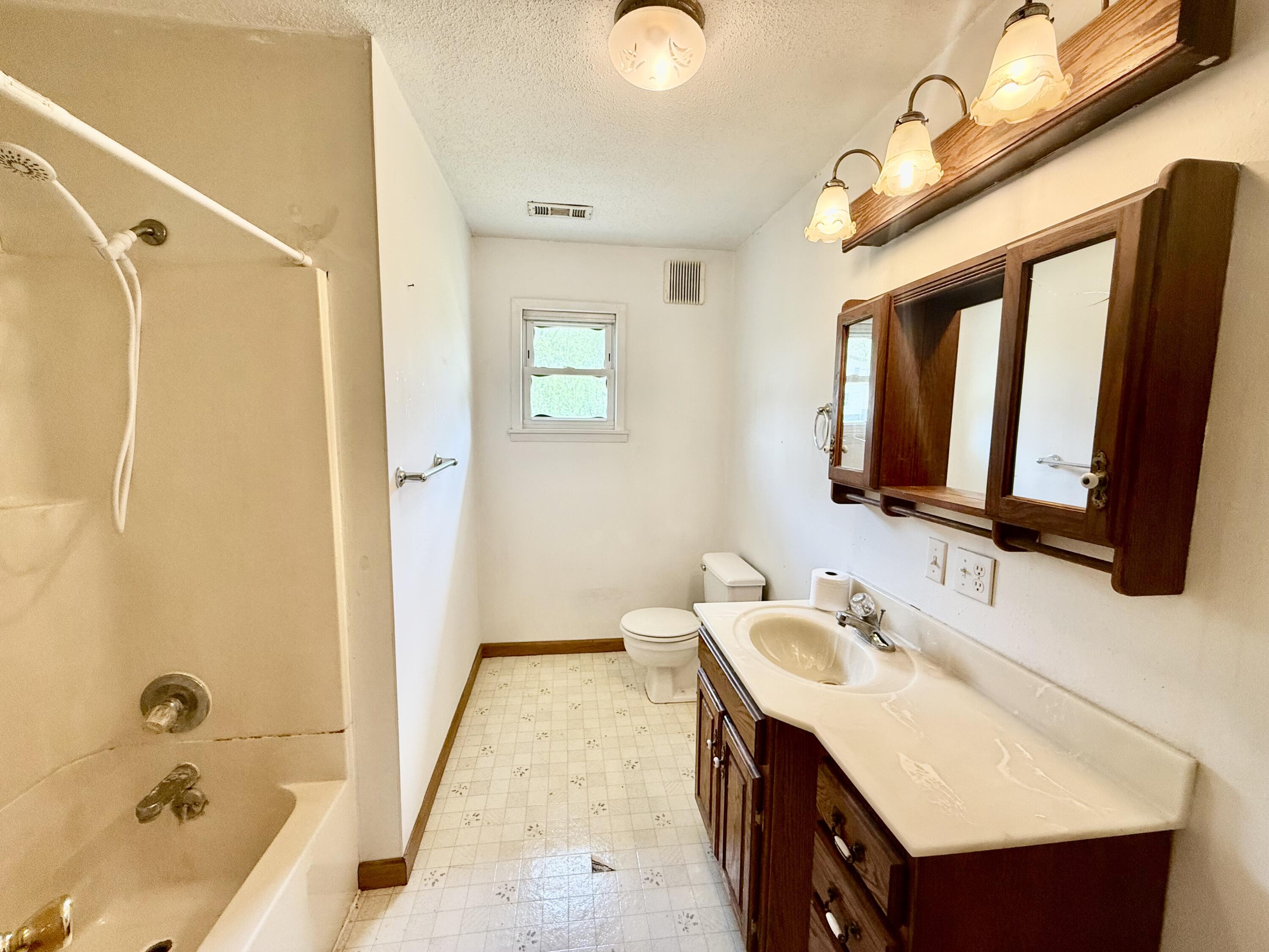 1224 Dewey Street Property Photo 9