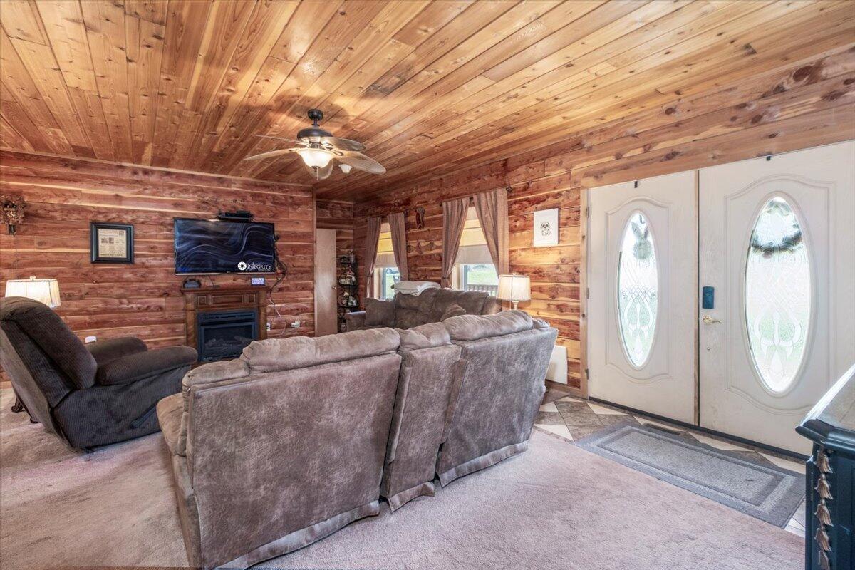 7745 Murr Road Property Photo 6
