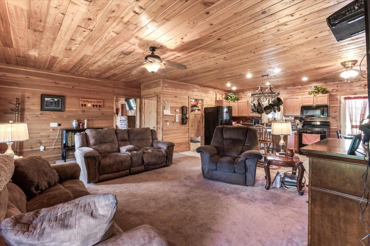 7745 Murr Road Property Photo 8