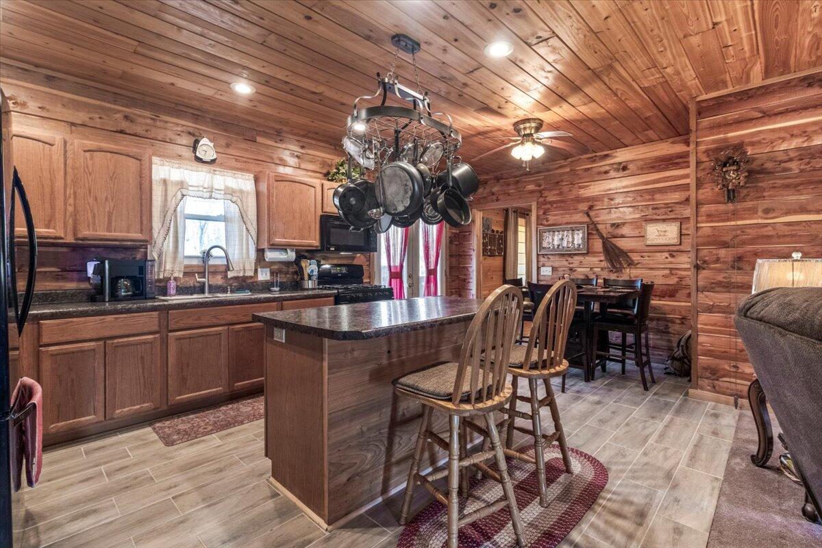 7745 Murr Road Property Photo 10