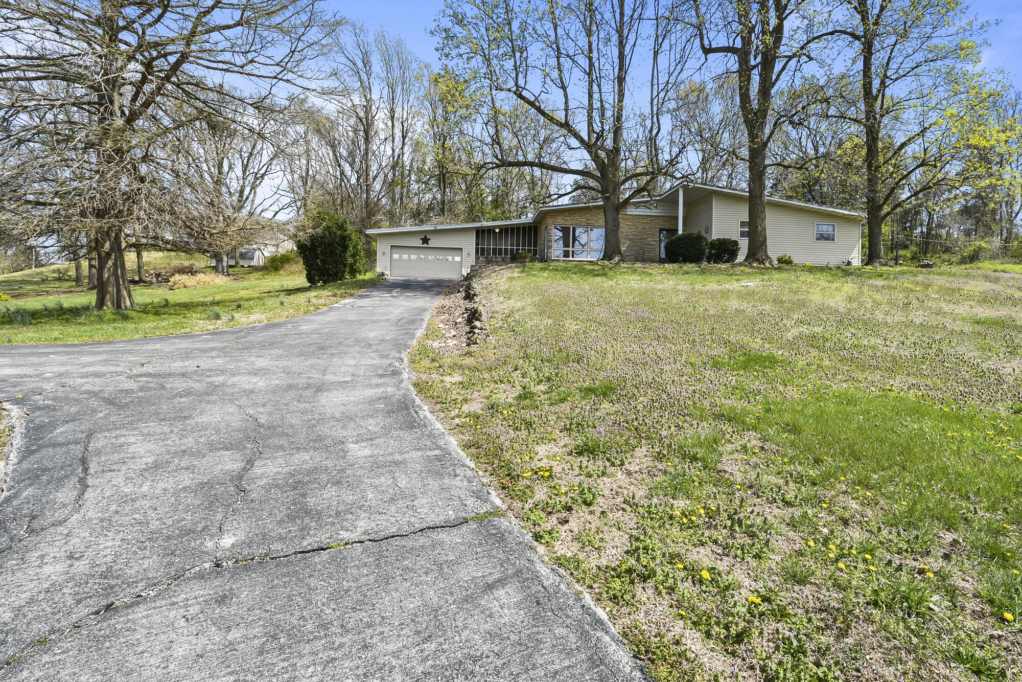 702 West Hubble Drive Property Photo