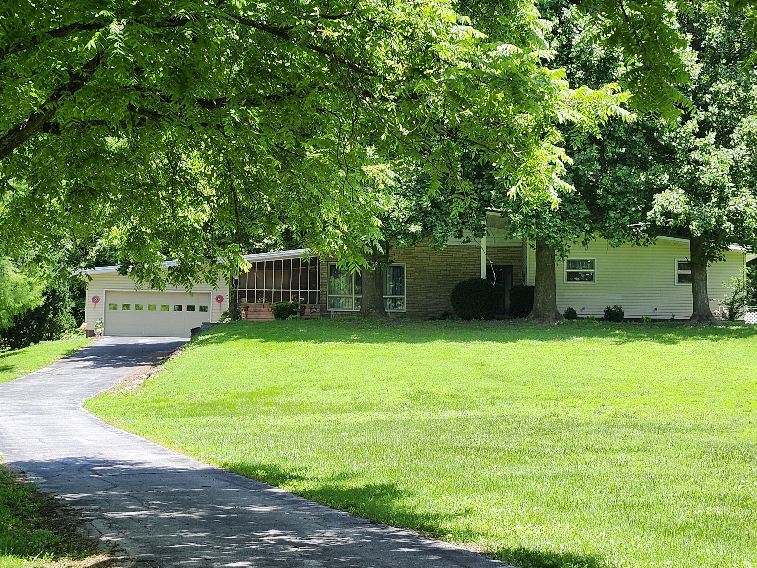 702 West Hubble Drive Property Photo 2