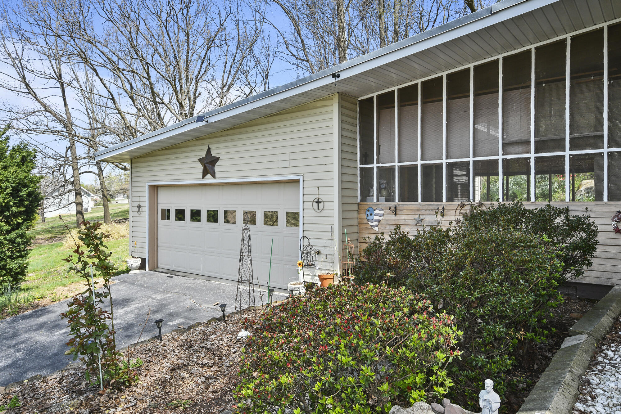 702 West Hubble Drive Property Photo 7