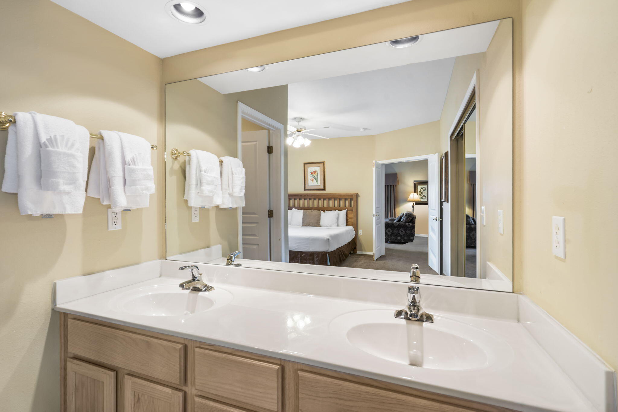 2800 Green Mountain Drive Property Photo 16