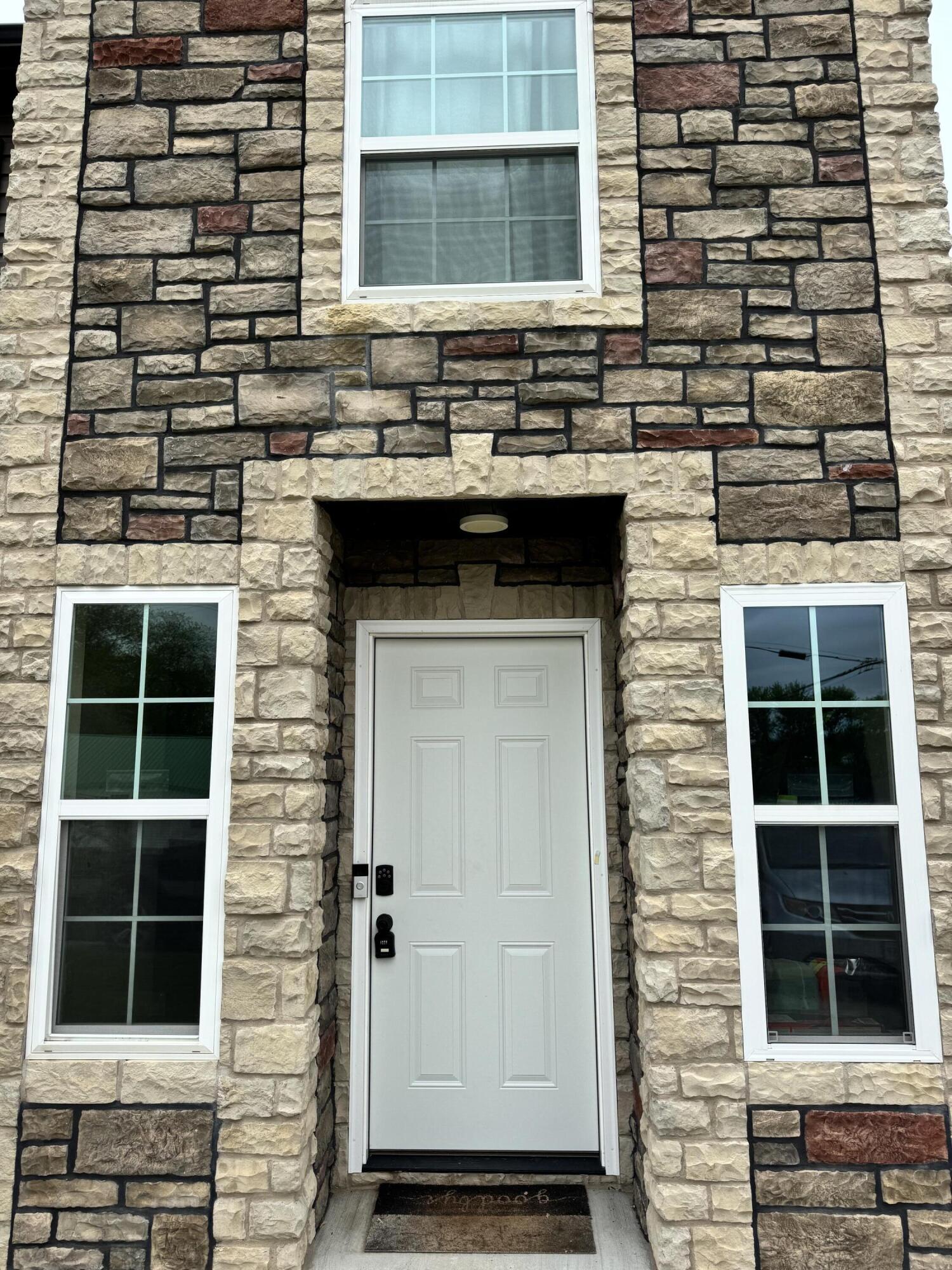 105 West Craig Street Property Photo 4