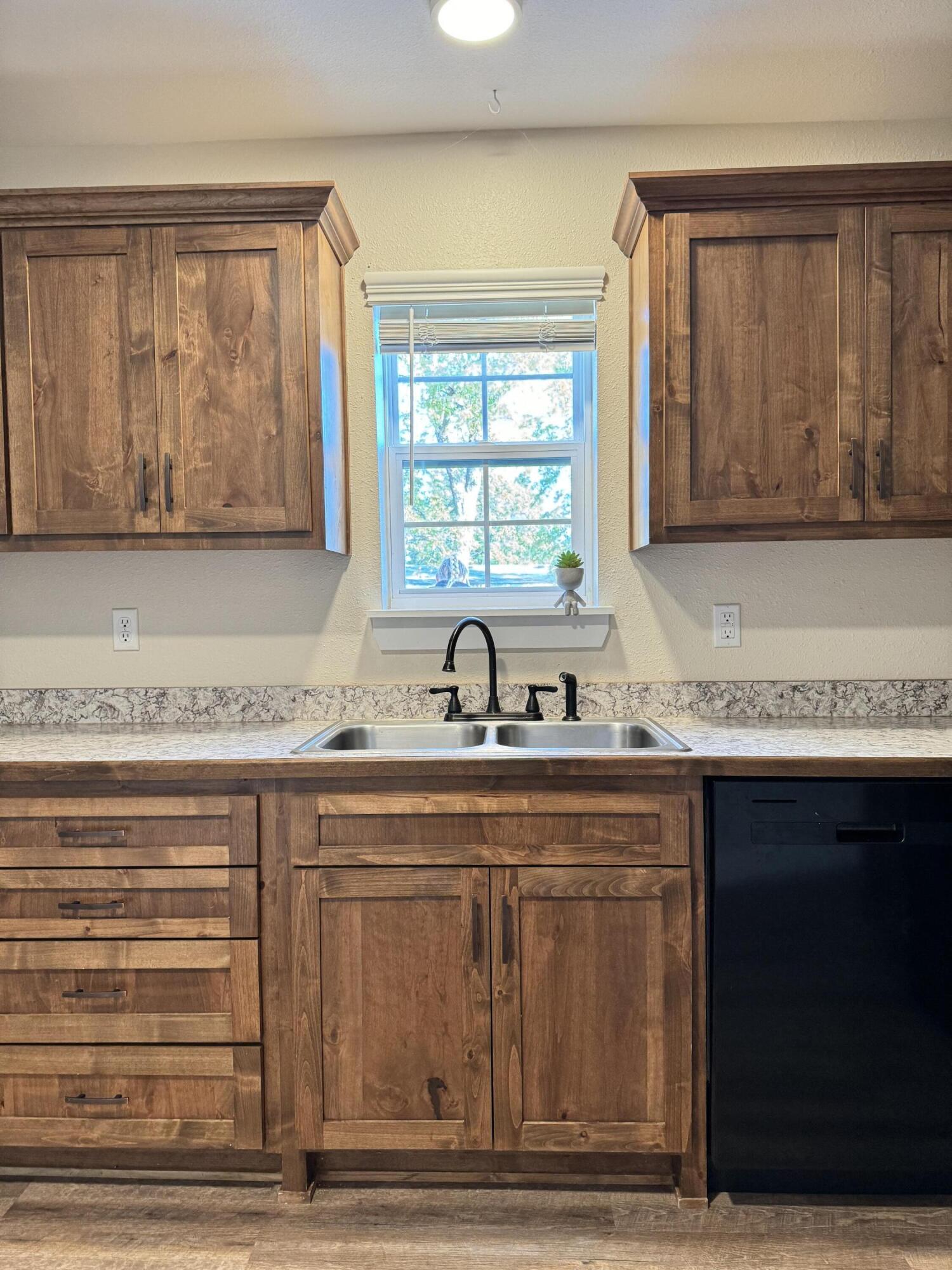 105 West Craig Street Property Photo 18