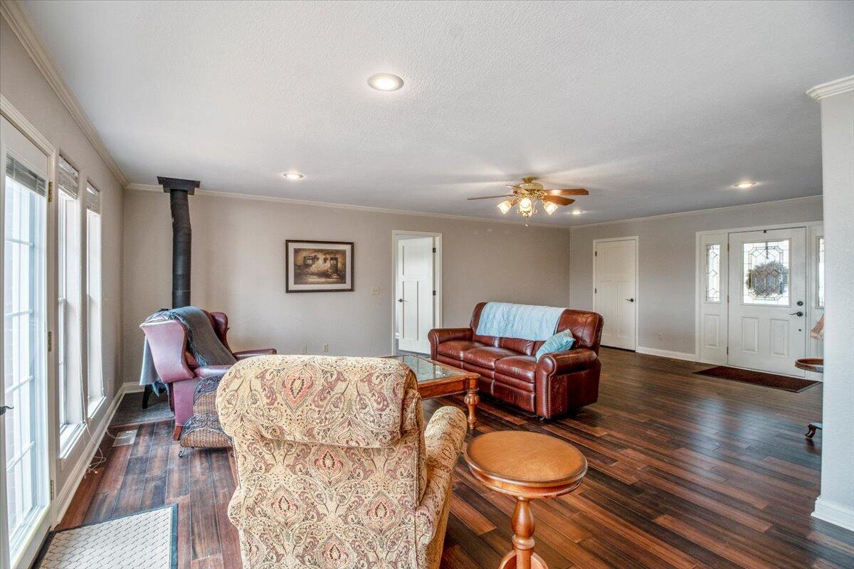 434 Beachwood Drive Property Photo 7