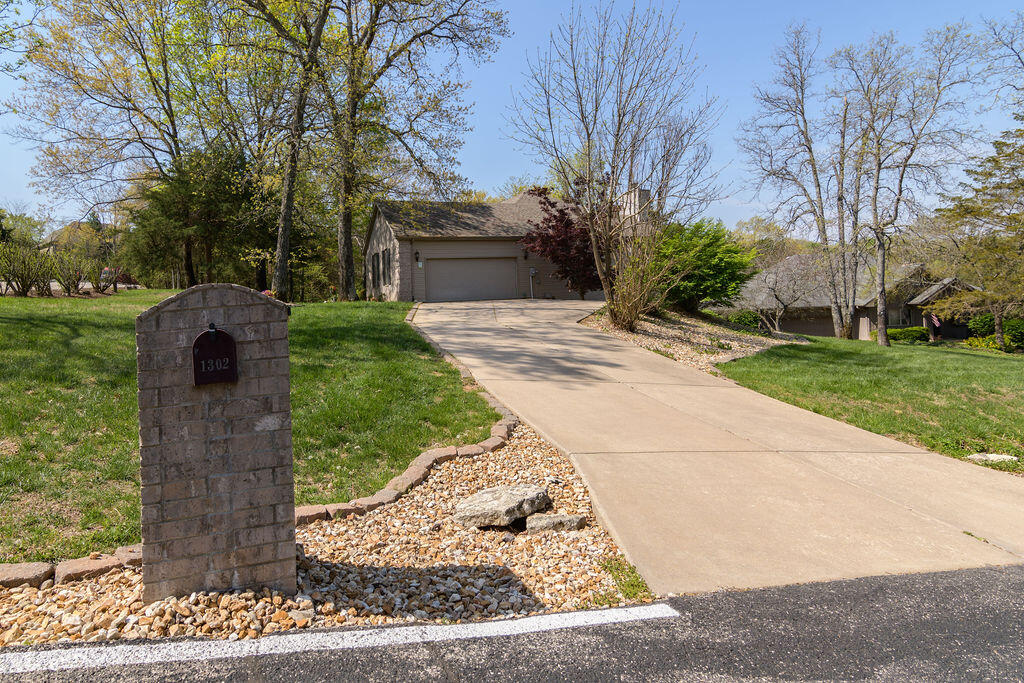 1302 Stoneycreek Lane Property Photo 3