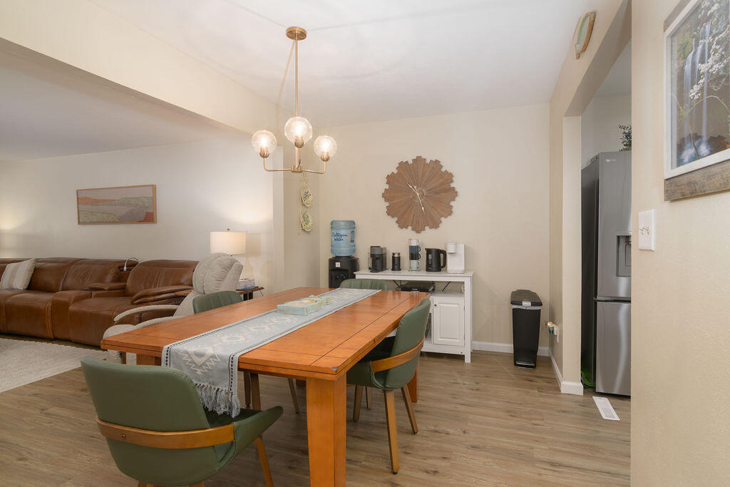 8 Oak Court Property Photo 6