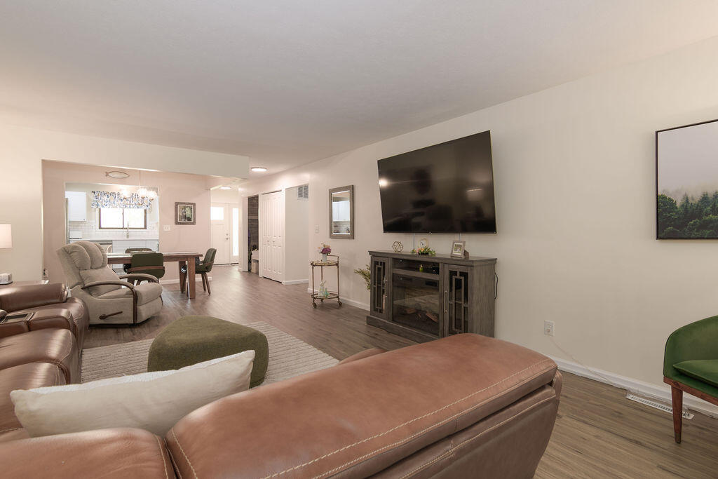8 Oak Court Property Photo 9