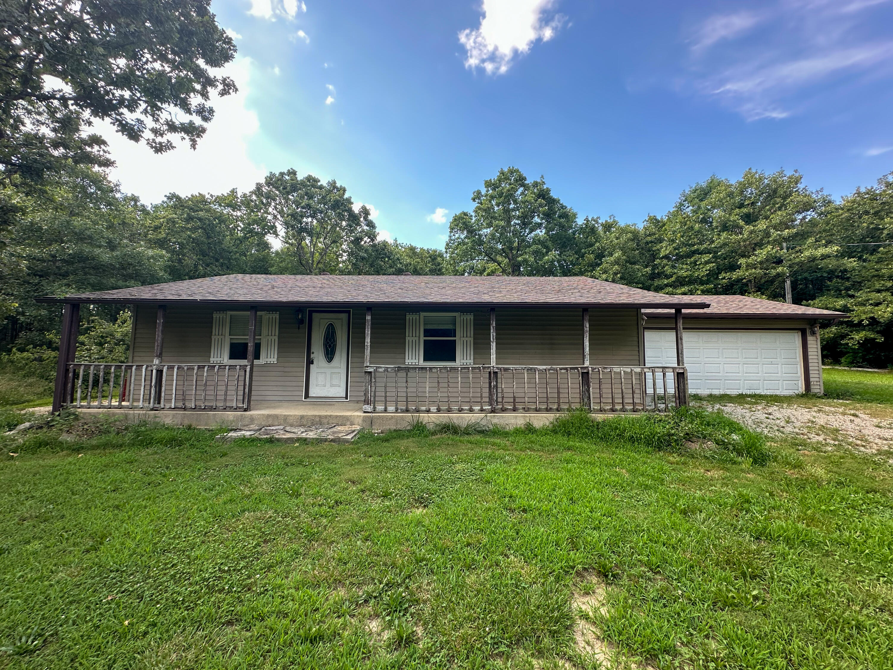 5562 Private Road 2023 Property Photo 1