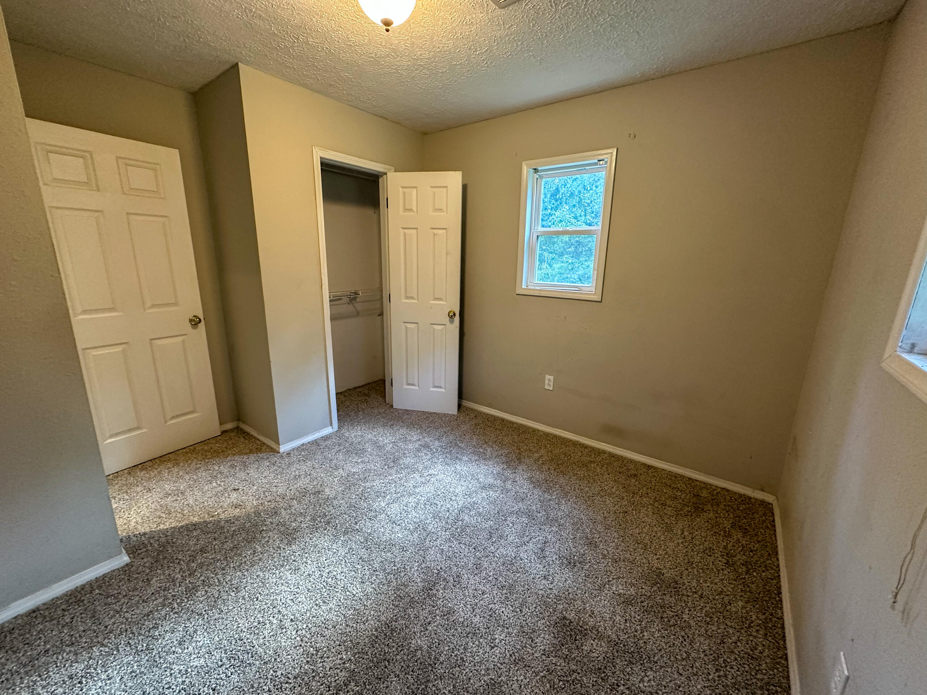 5562 Private Road 2023 Property Photo 4