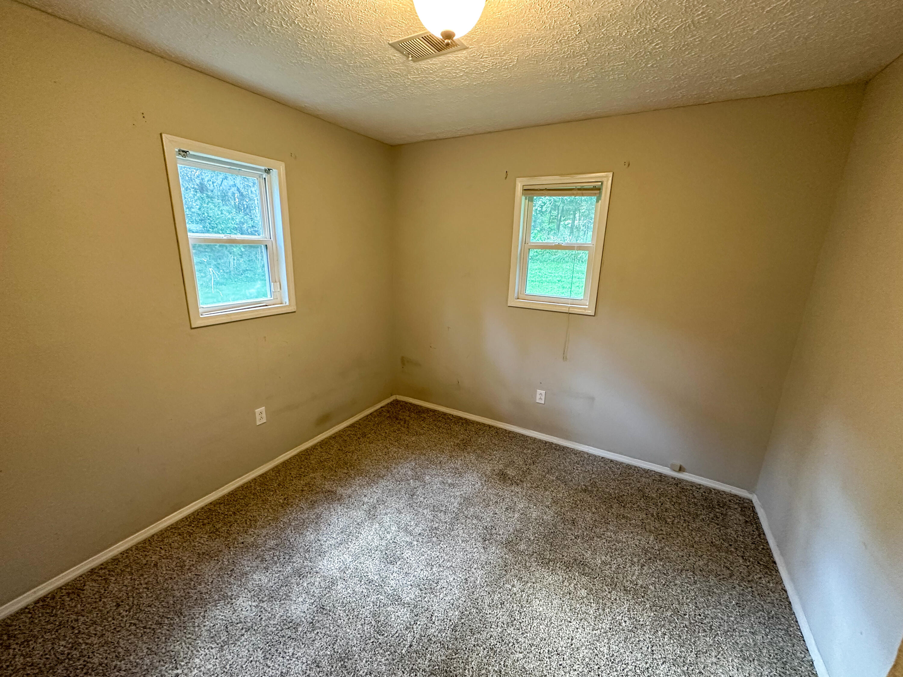 5562 Private Road 2023 Property Photo 5
