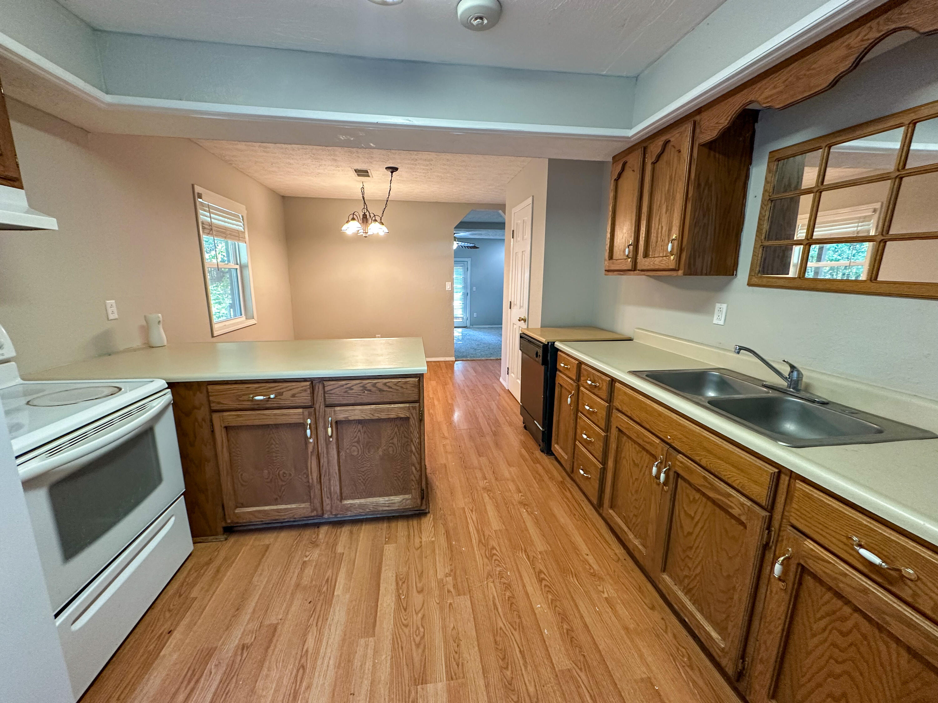 5562 Private Road 2023 Property Photo 9