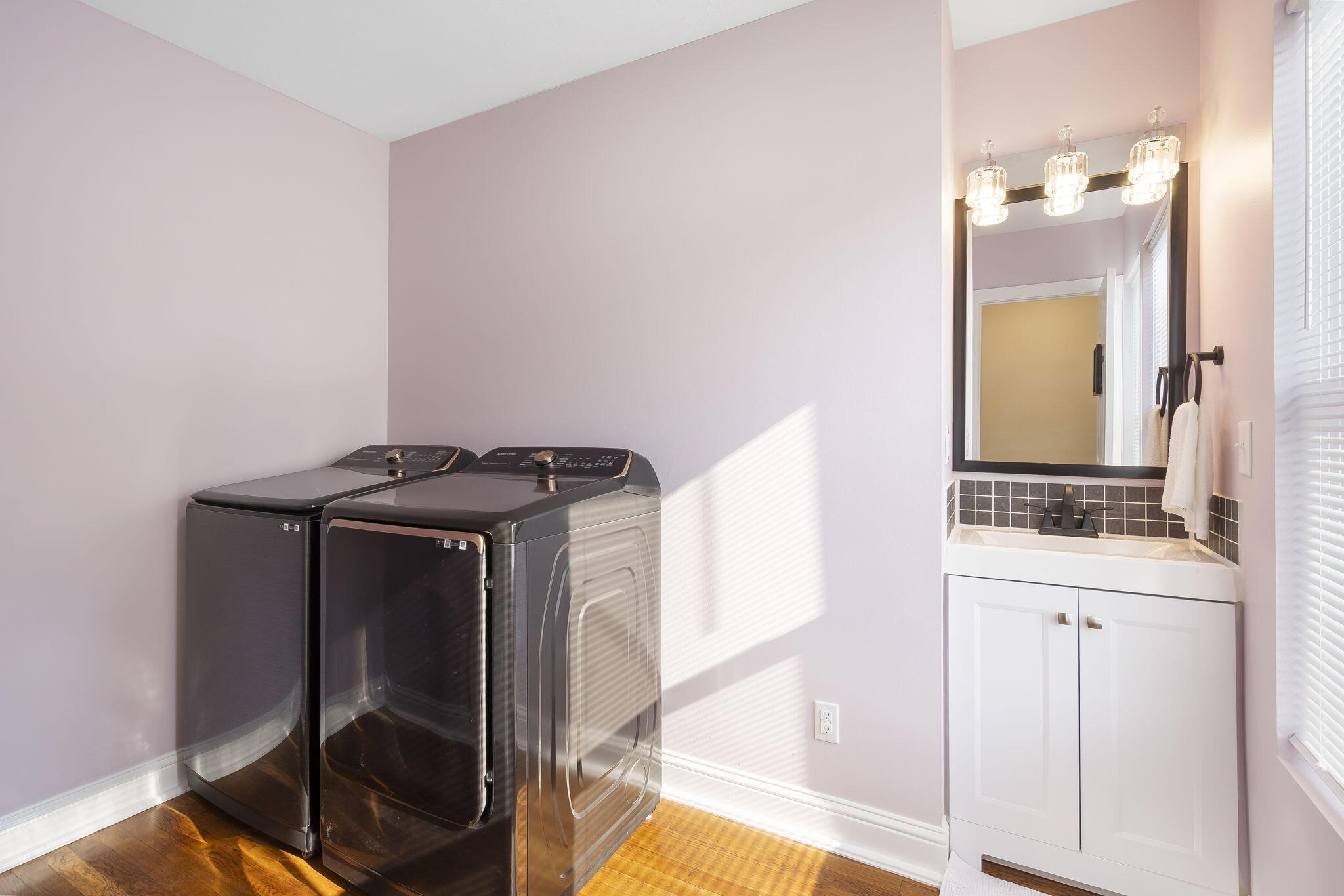 415 East Division Street Property Photo 29
