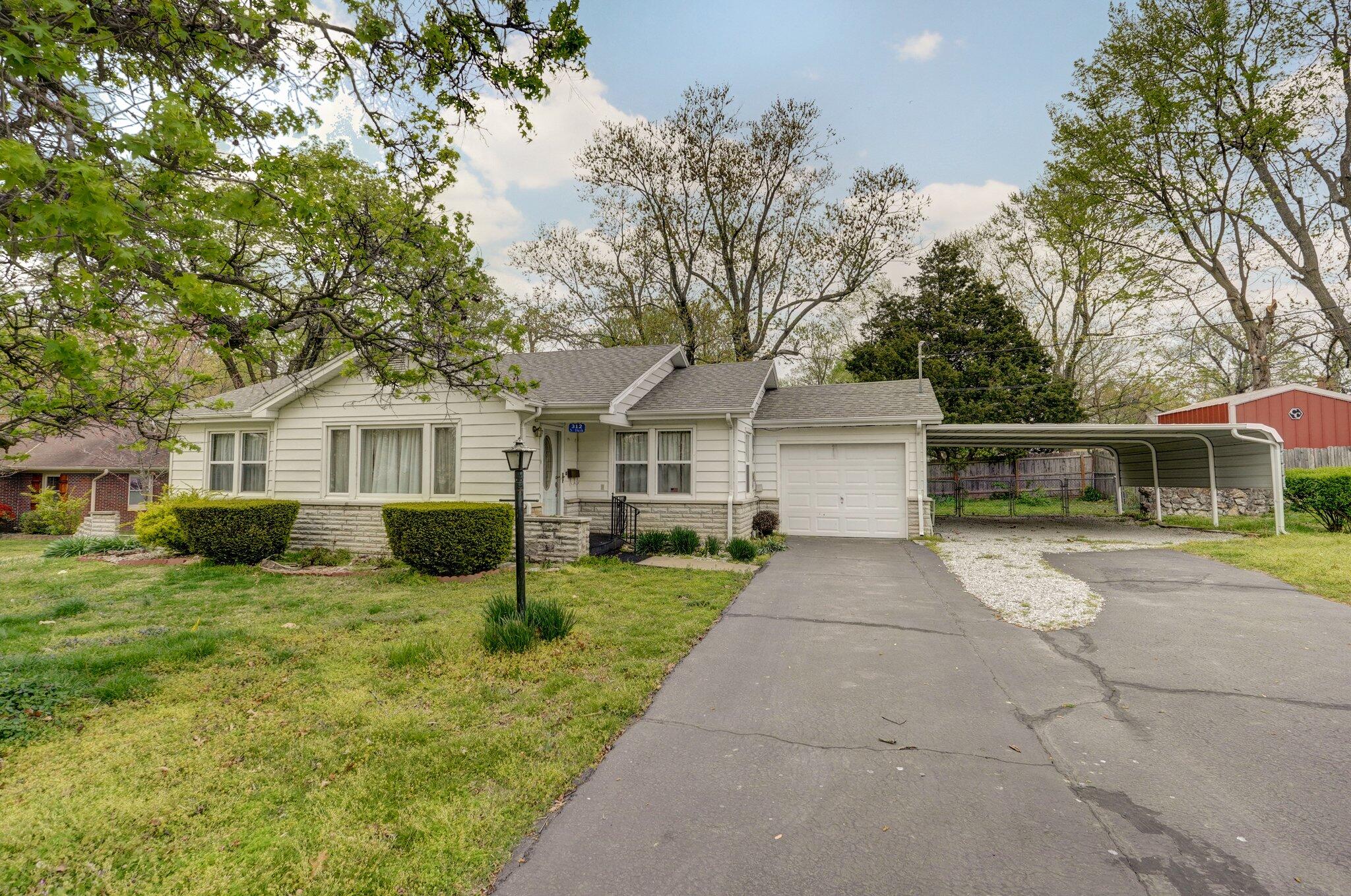 312 South Park Avenue Property Photo 1