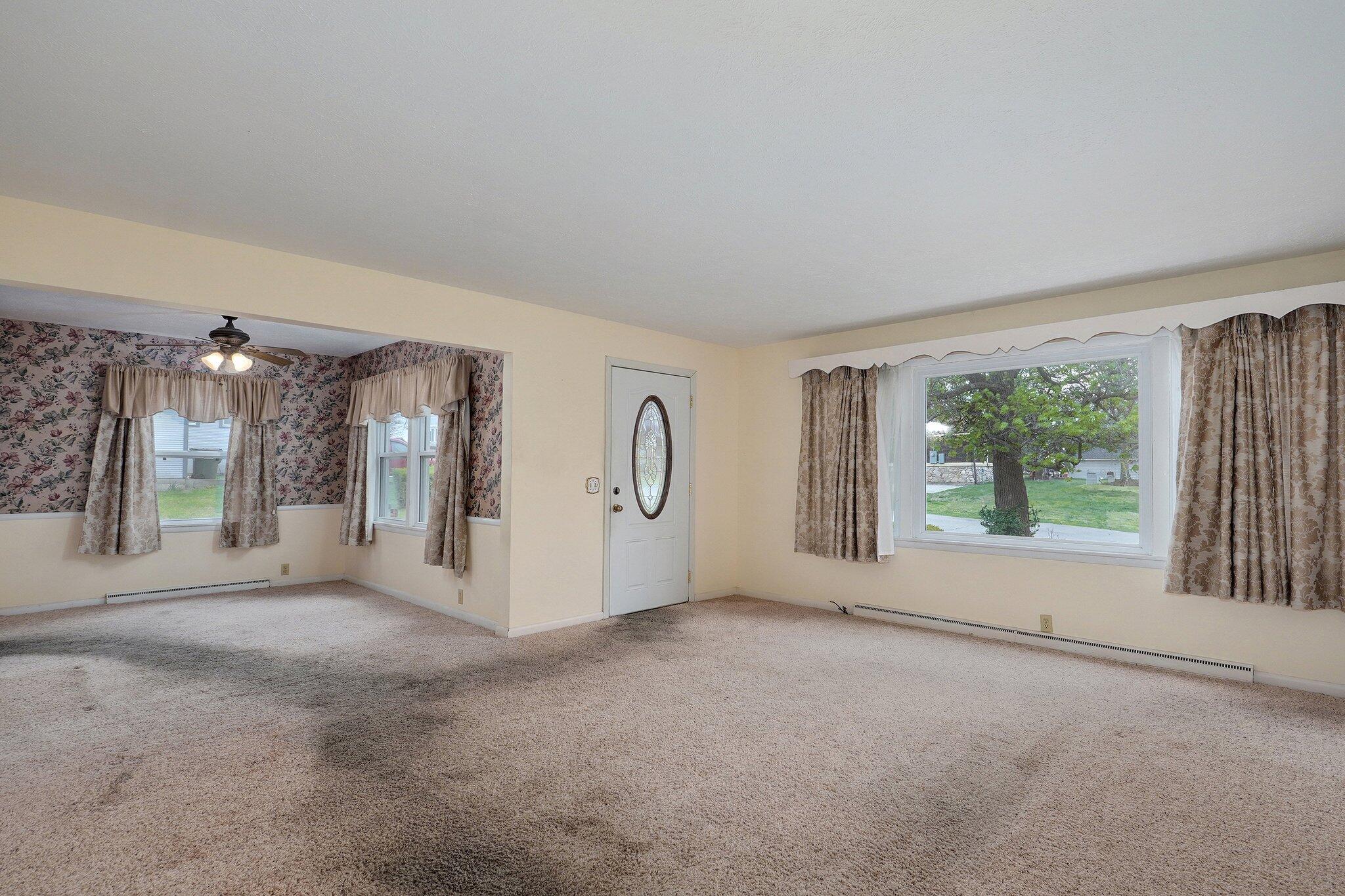312 South Park Avenue Property Photo 4