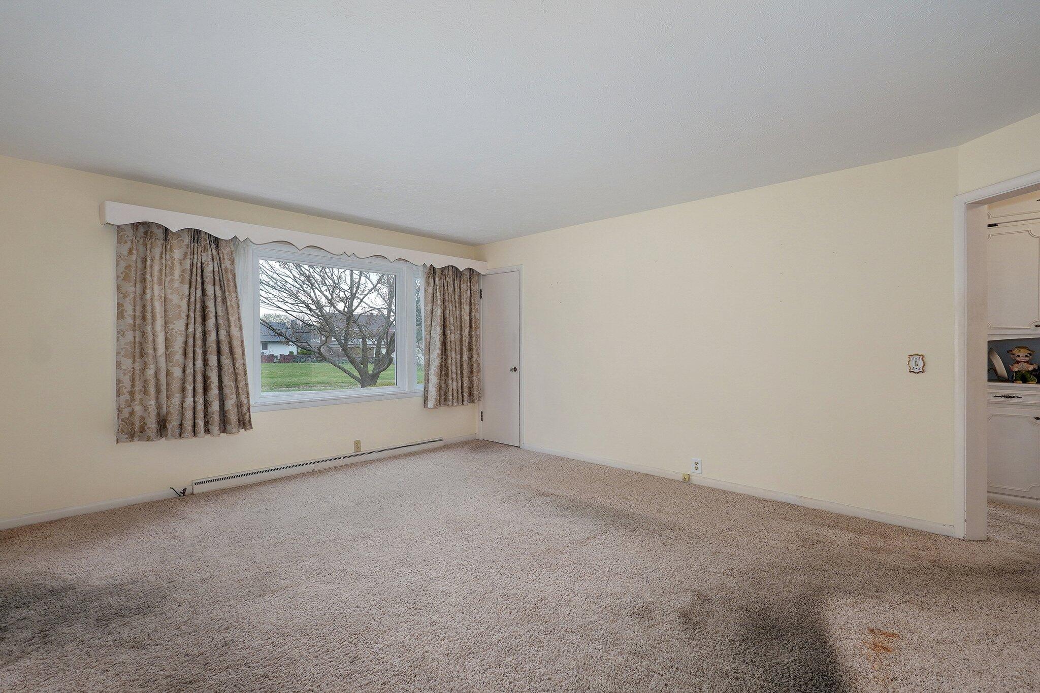 312 South Park Avenue Property Photo 6