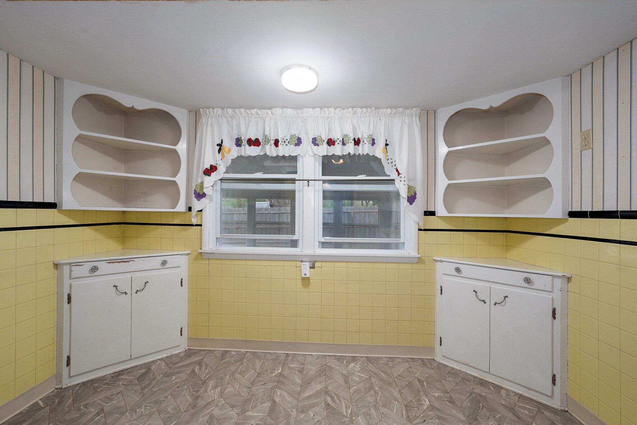 312 South Park Avenue Property Photo 12