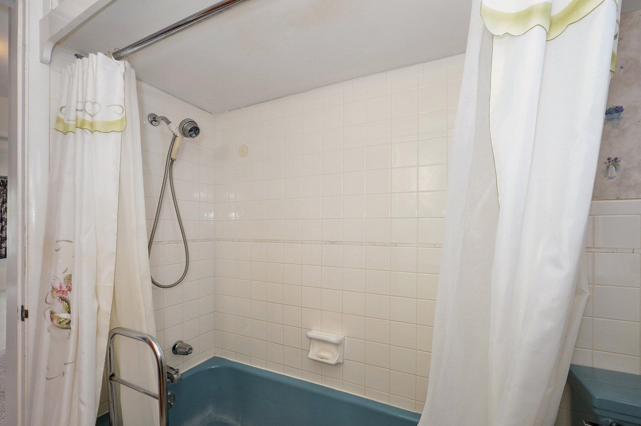 312 South Park Avenue Property Photo 17