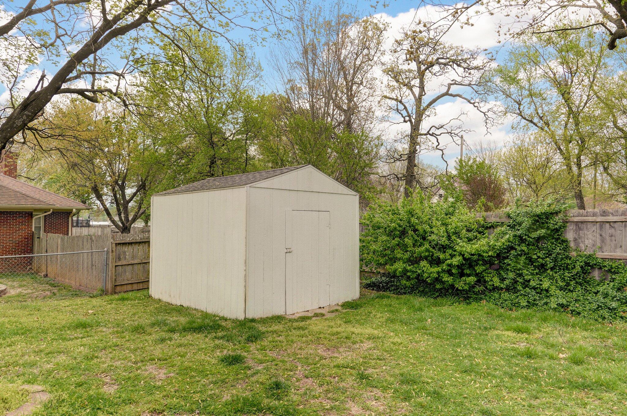 312 South Park Avenue Property Photo 25