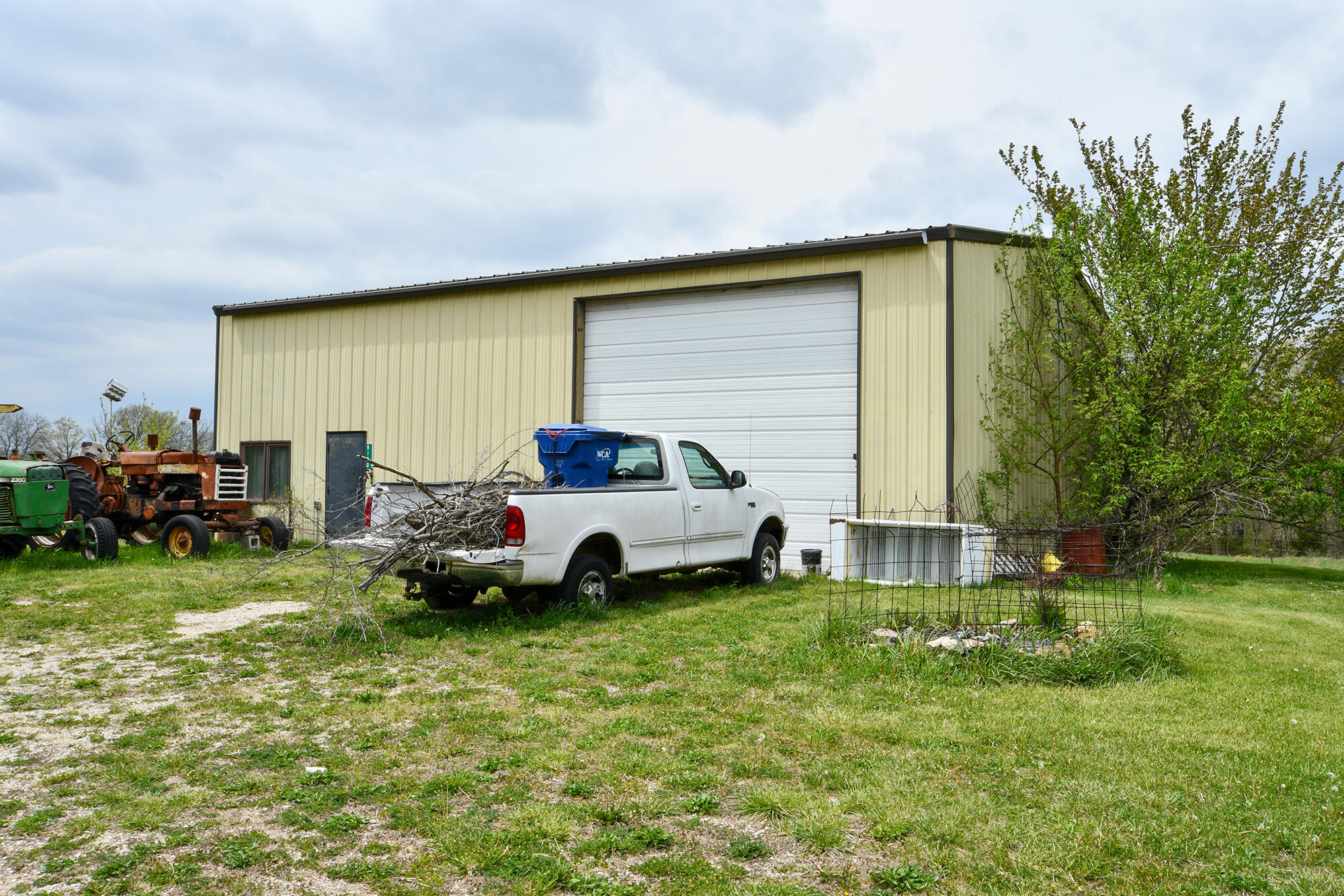 8100 Creek Road Property Photo 7