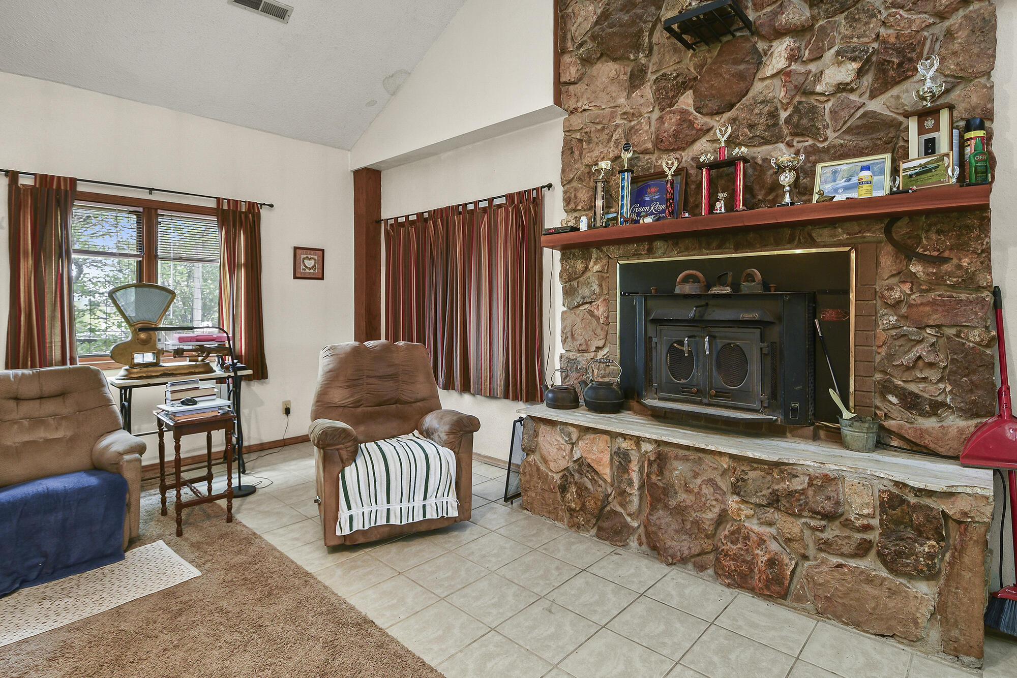 8100 Creek Road Property Photo 26