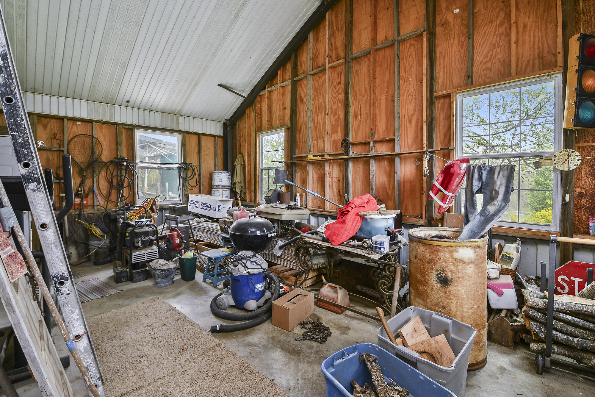 8100 Creek Road Property Photo 33
