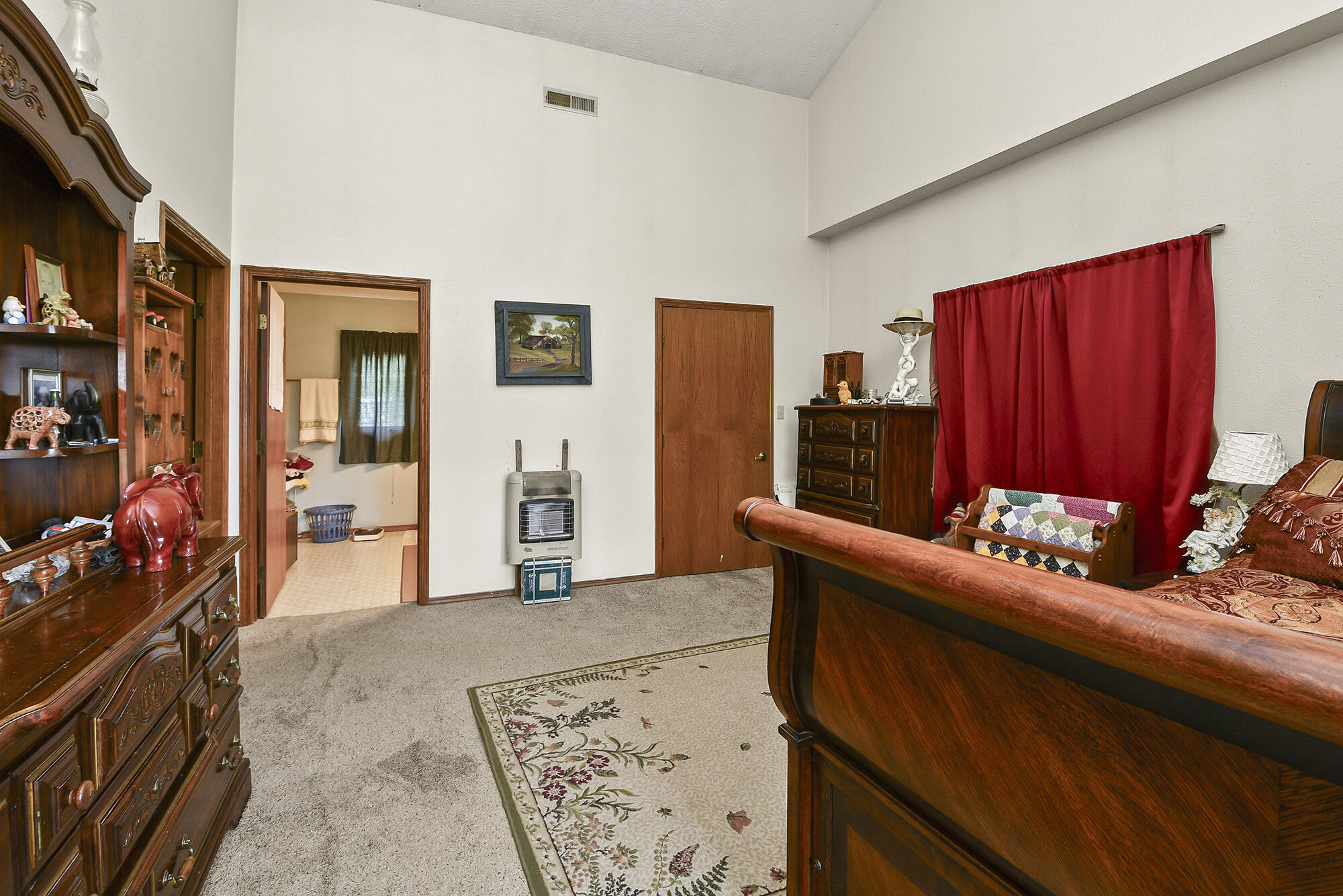 8100 Creek Road Property Photo 37