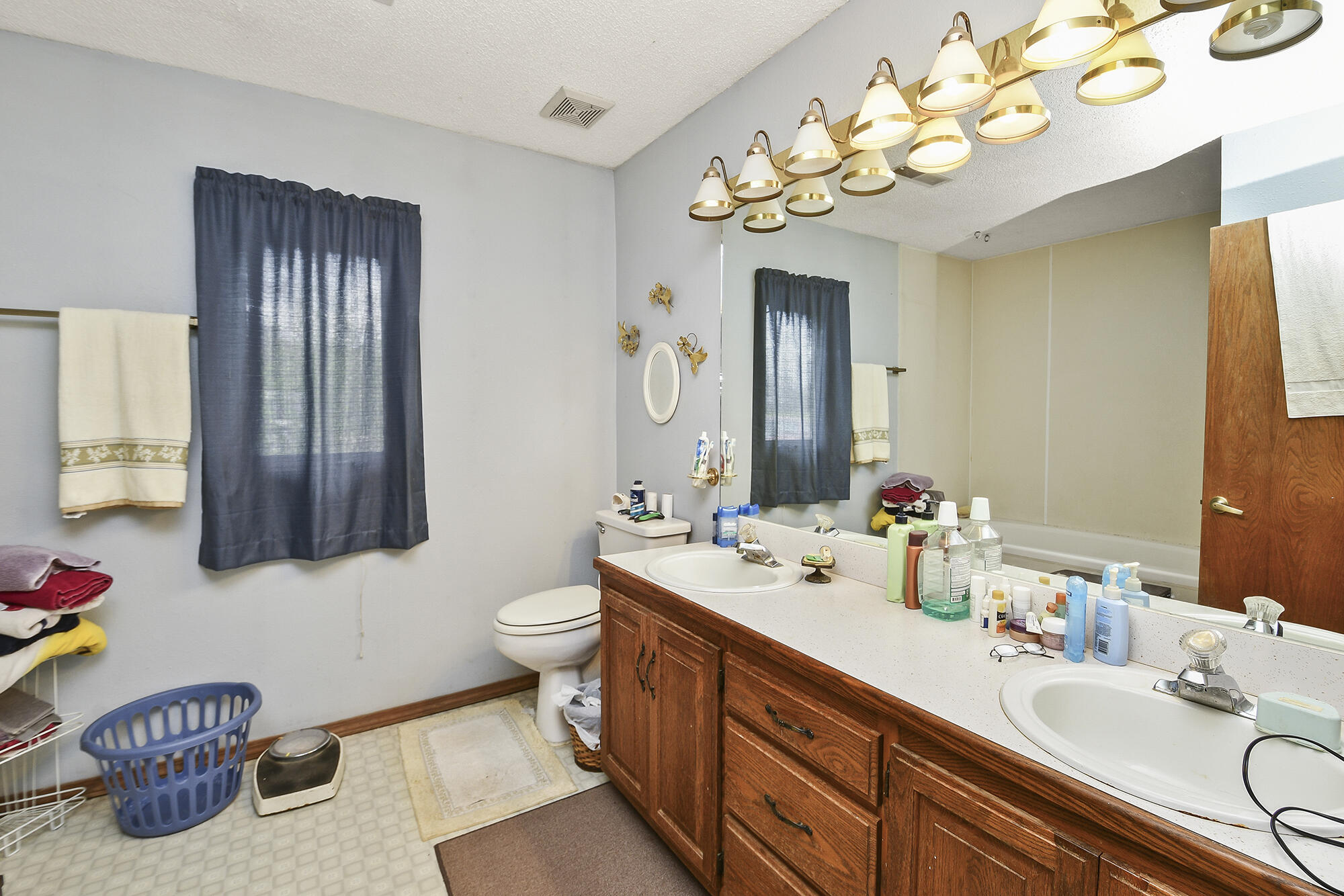 8100 Creek Road Property Photo 38