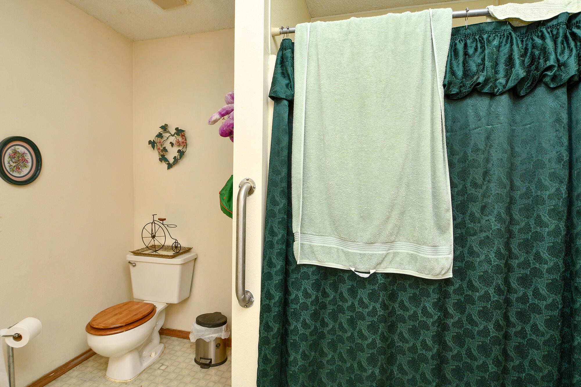 8100 Creek Road Property Photo 44