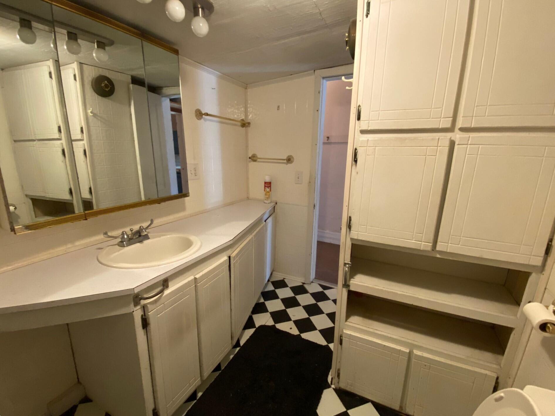 801 Cleveland Street Property Photo 4