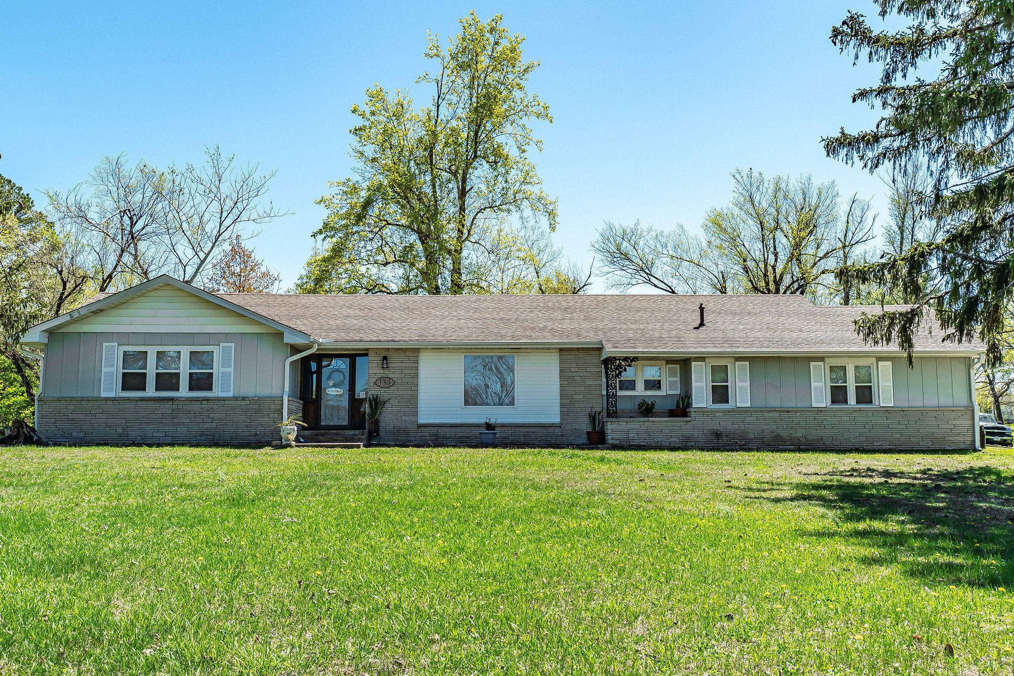 133 Sutherland Avenue Property Photo 1