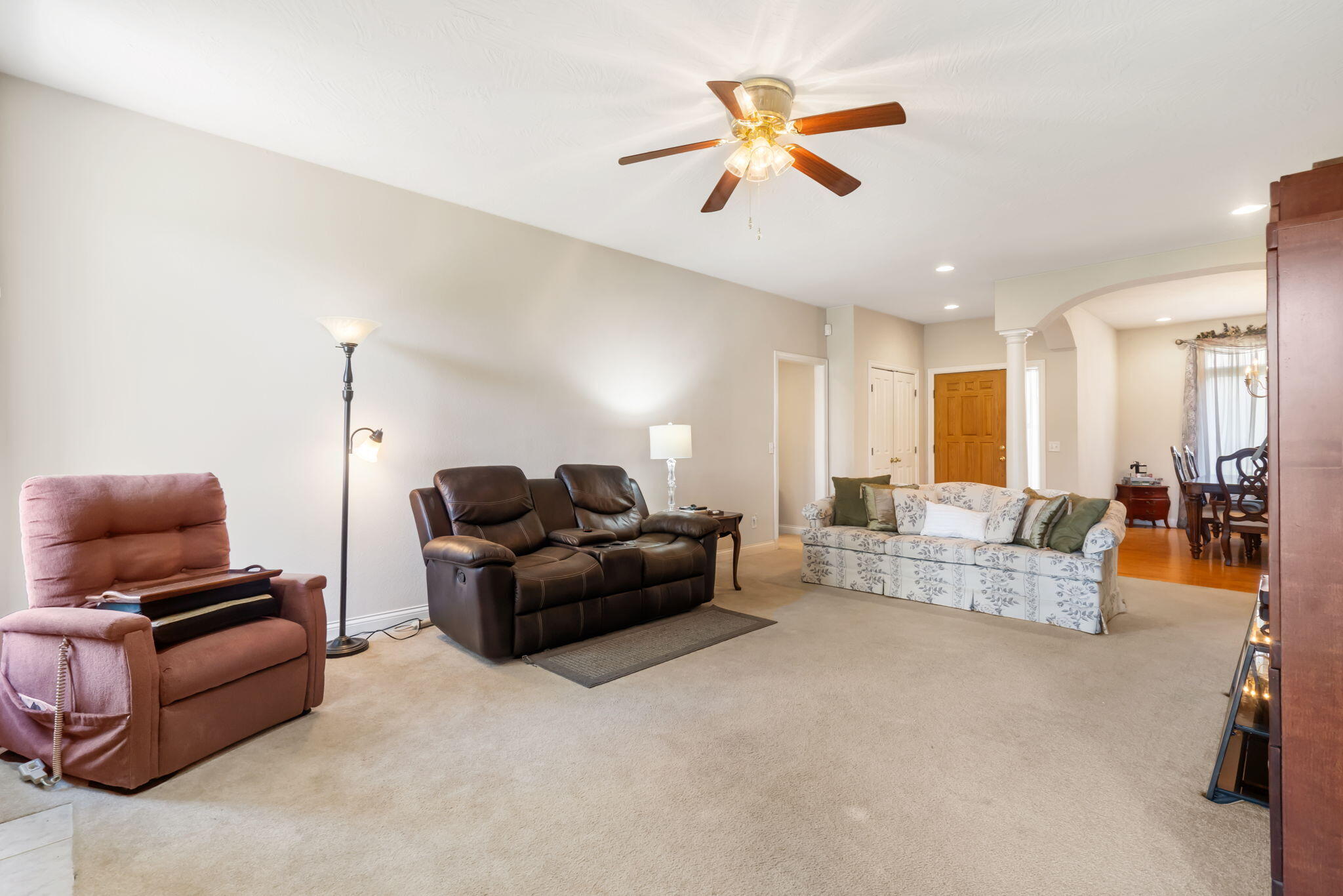 3733 South Suburban Avenue Property Photo 7