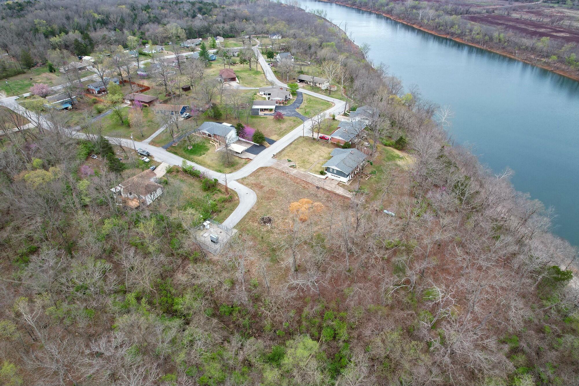 949 Wayland Drive Property Photo 3