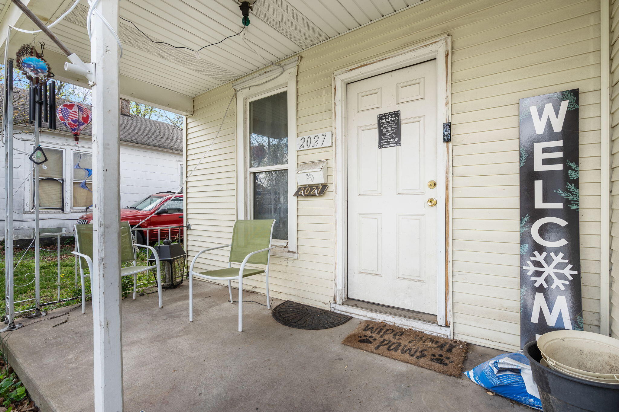 2027 North Taylor Avenue Property Photo 4