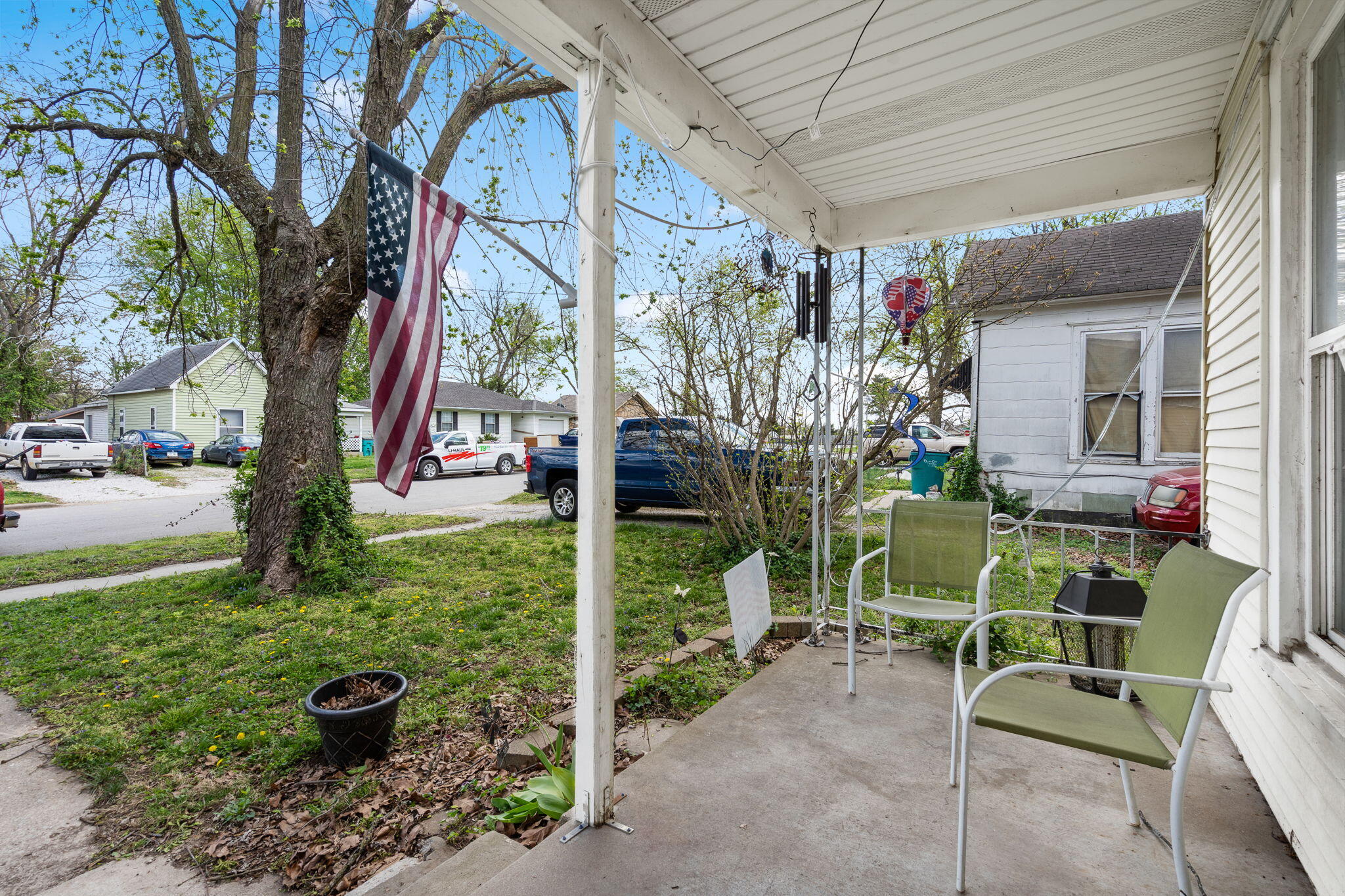 2027 North Taylor Avenue Property Photo 5