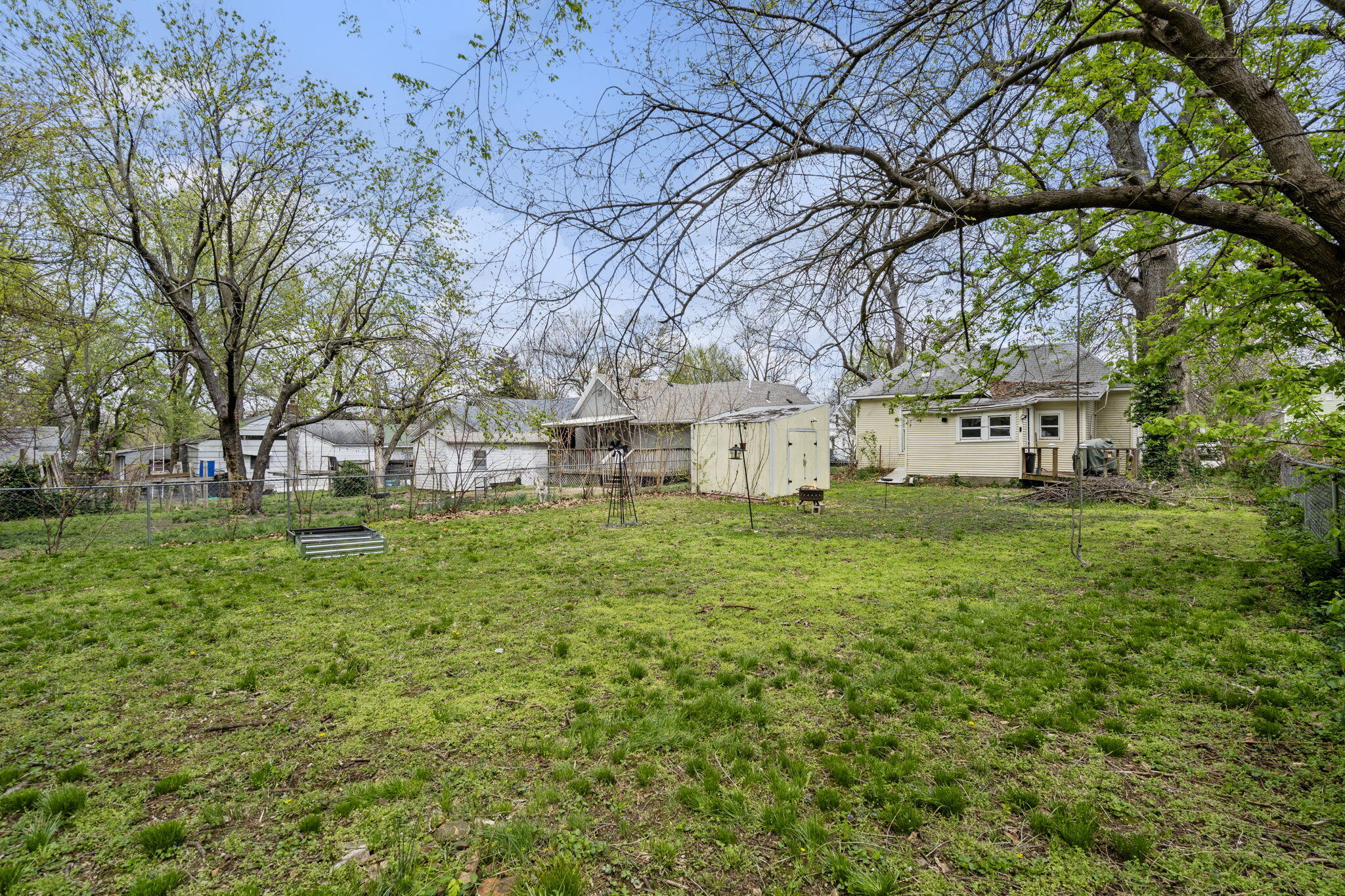 2027 North Taylor Avenue Property Photo 9