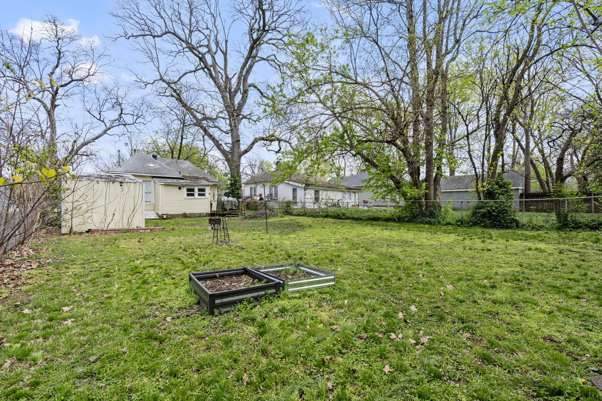 2027 North Taylor Avenue Property Photo 10