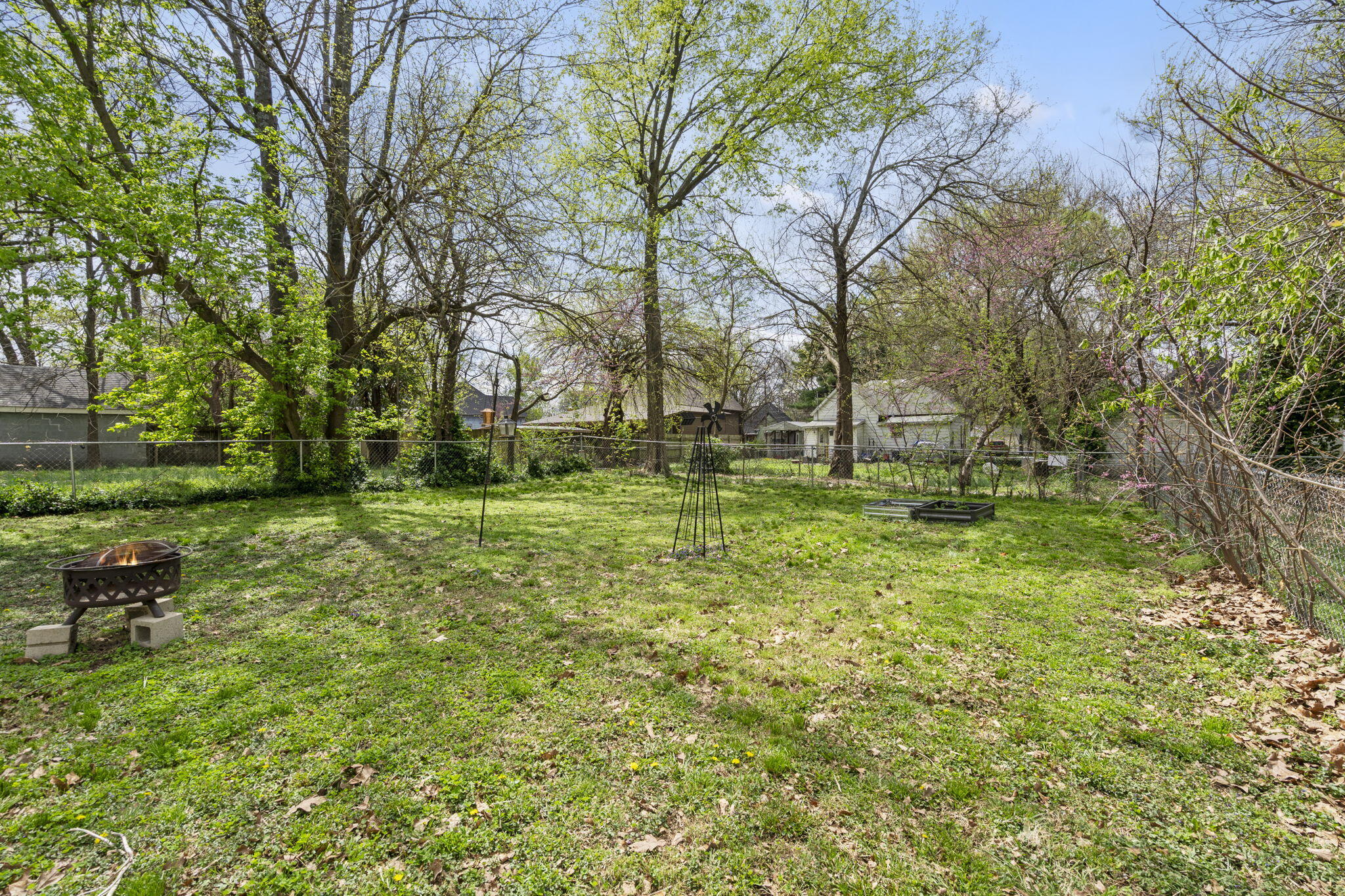 2027 North Taylor Avenue Property Photo 12