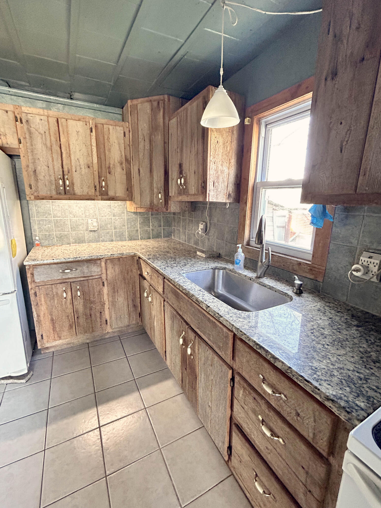 106 West Center Street Property Photo 5