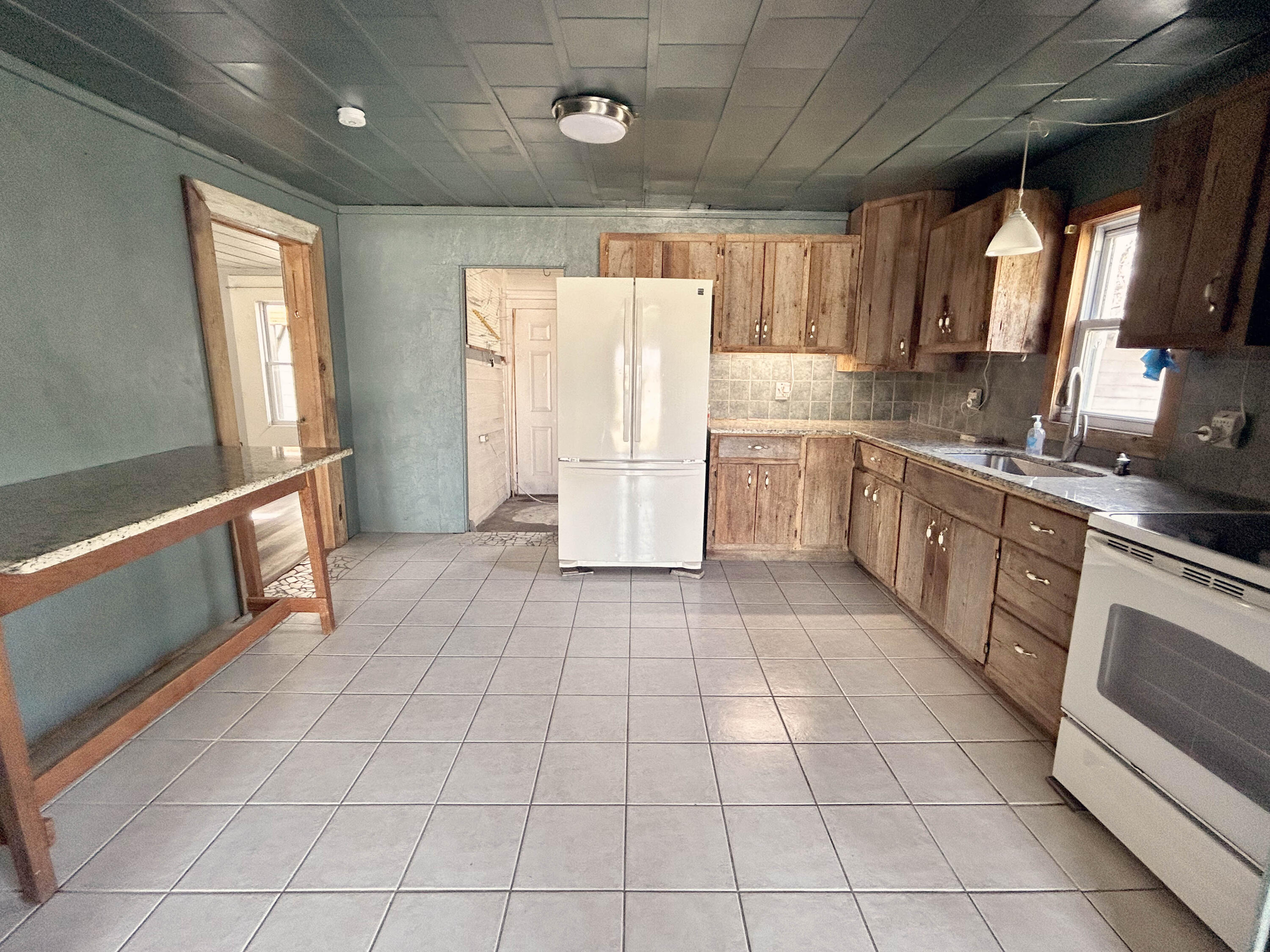106 West Center Street Property Photo 6