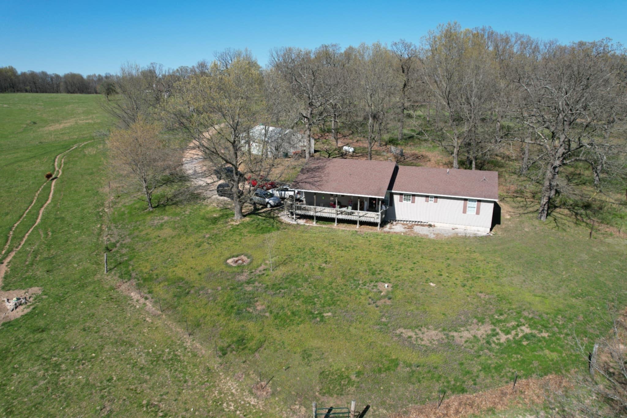 573 Lawrence 1230 Property Photo