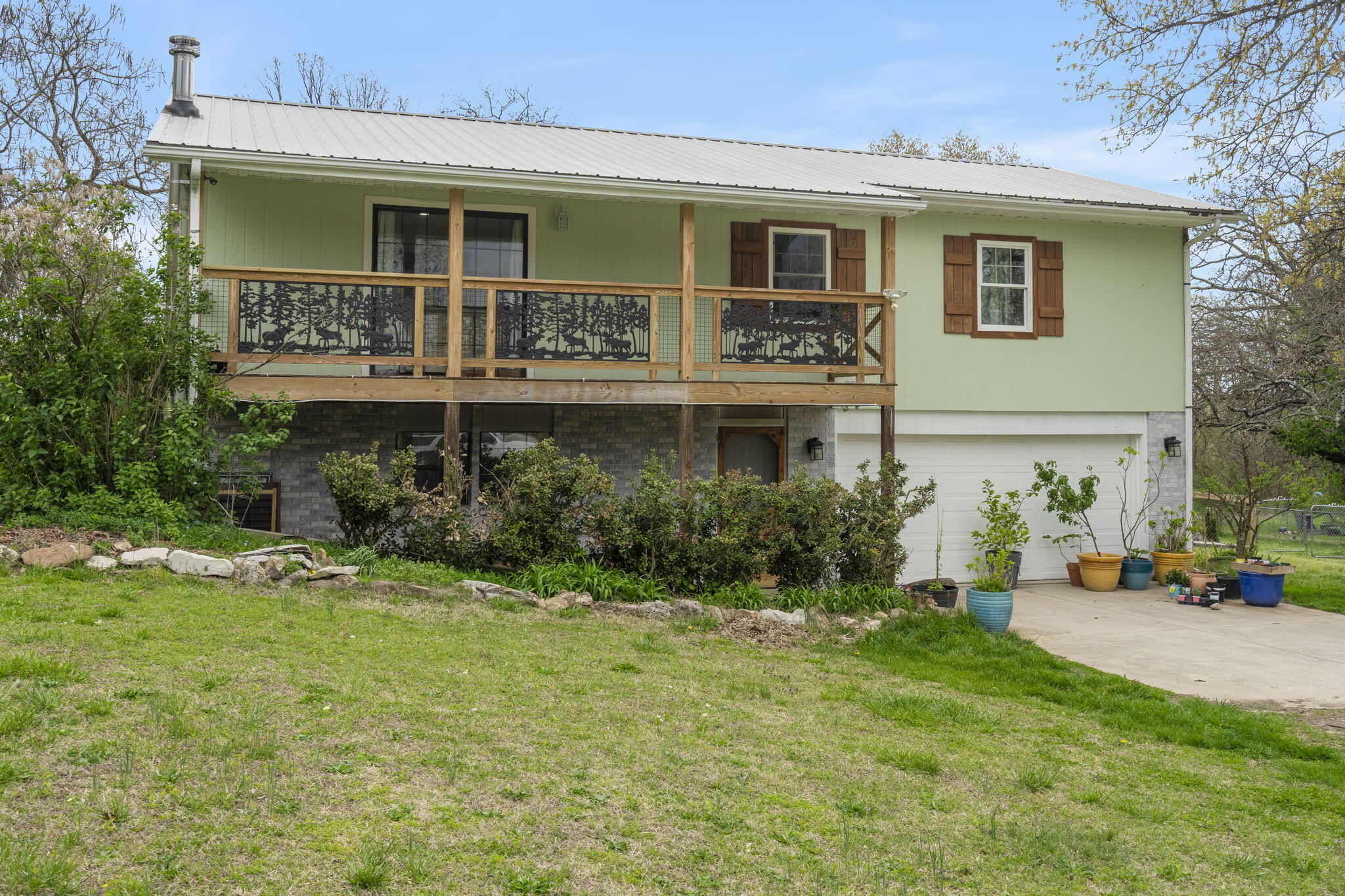 152 Farnsworth Lane Property Photo