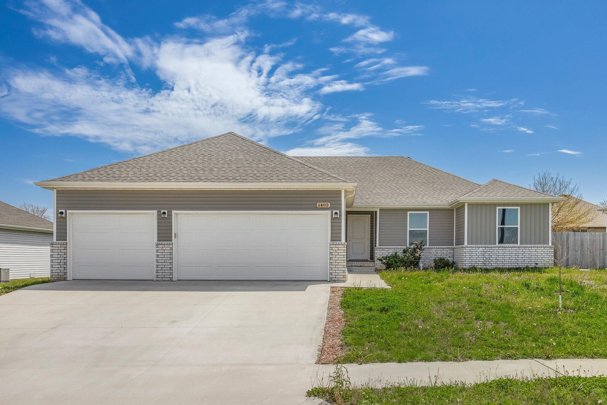 1402 South Olde Savannah Avenue Property Photo 1